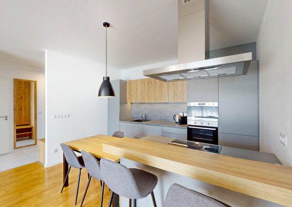 Prenájom - Zariadený 2-izbový byt s veľkým balkónom a garážovým státím v projekte Atrium Living