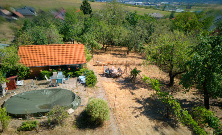 Stavebný pozemok 908 m² + podiel na prístupe na Bystrickej ulici – Košice, Pereš - fotografia 3