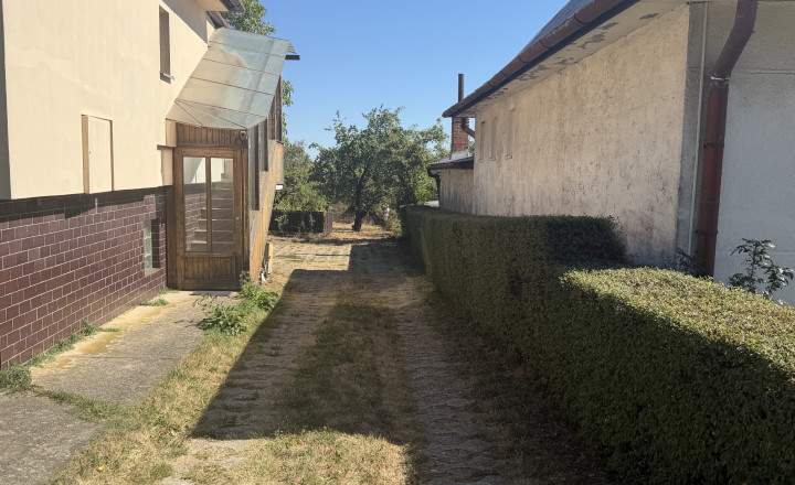 Stavebný pozemok 908 m² + podiel na prístupe na Bystrickej ulici – Košice, Pereš - fotografia 7