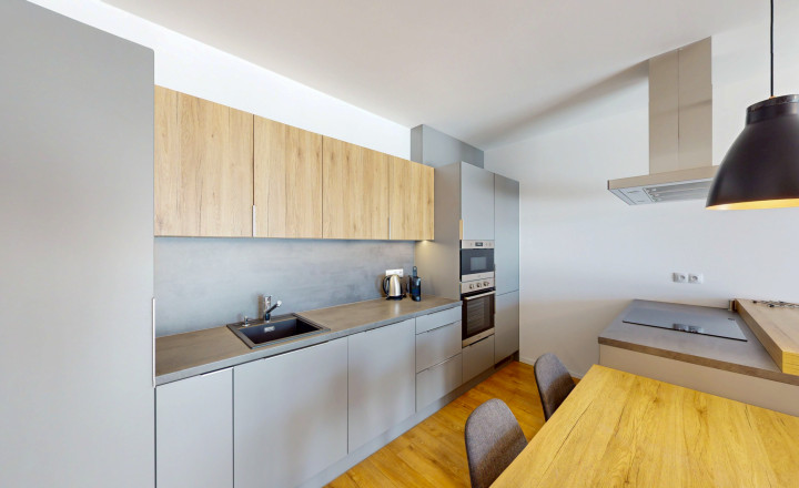 Prenájom - Zariadený 2-izbový byt s veľkým balkónom a garážovým státím v projekte Atrium Living - fotografia 1