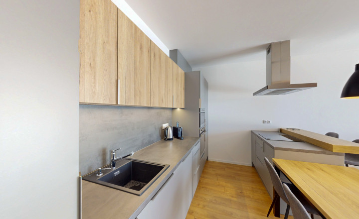 Prenájom - Zariadený 2-izbový byt s veľkým balkónom a garážovým státím v projekte Atrium Living - fotografia 3