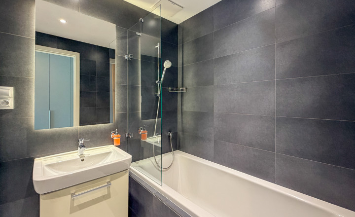 Prenájom - Zariadený 2-izbový byt s veľkým balkónom a garážovým státím v projekte Atrium Living - fotografia 13